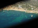 Algarve - die Küstenlandschaft westlich von Portimao während des Fliegerurlaubs mit dem UL in Spanien.